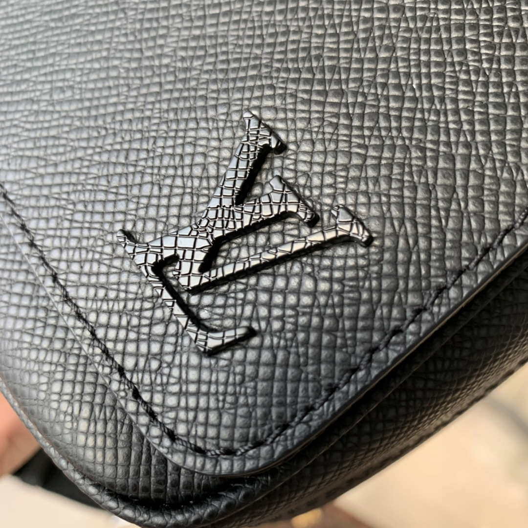 Louis Vuitton M30850 District PM Taiga infini Black - Default Title - View 5