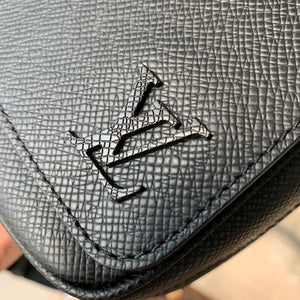 Louis Vuitton M30850 District PM Taiga infini Black - Default Title - View 5
