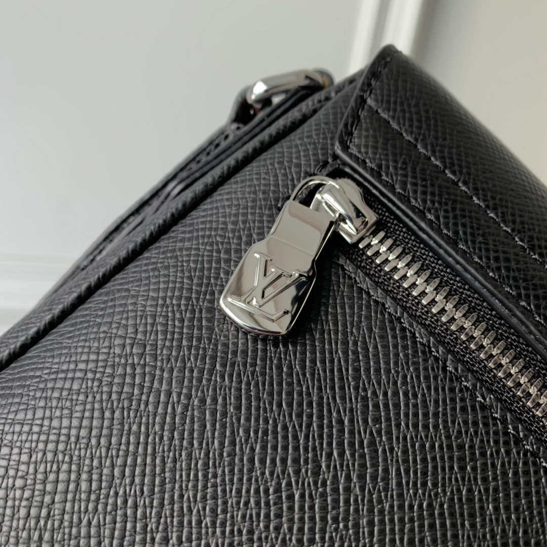 Louis Vuitton M30850 District PM Taiga infini Black - Default Title - View 7