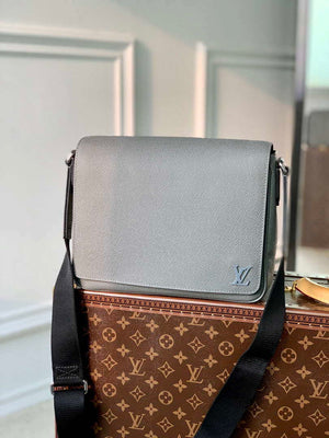 Louis Vuitton M30851 District PM Taiga infini Gray - Default Title - View 1