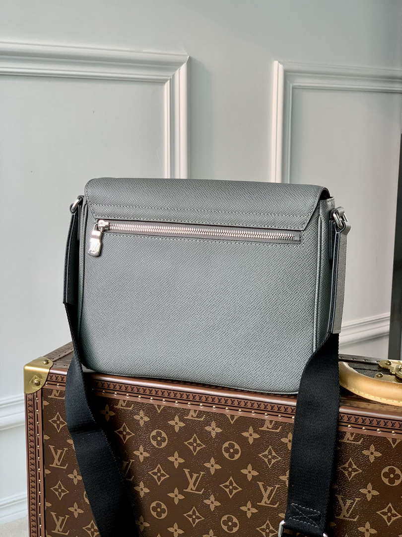 Louis Vuitton M30851 District PM Taiga infini Gray - Default Title - View 2