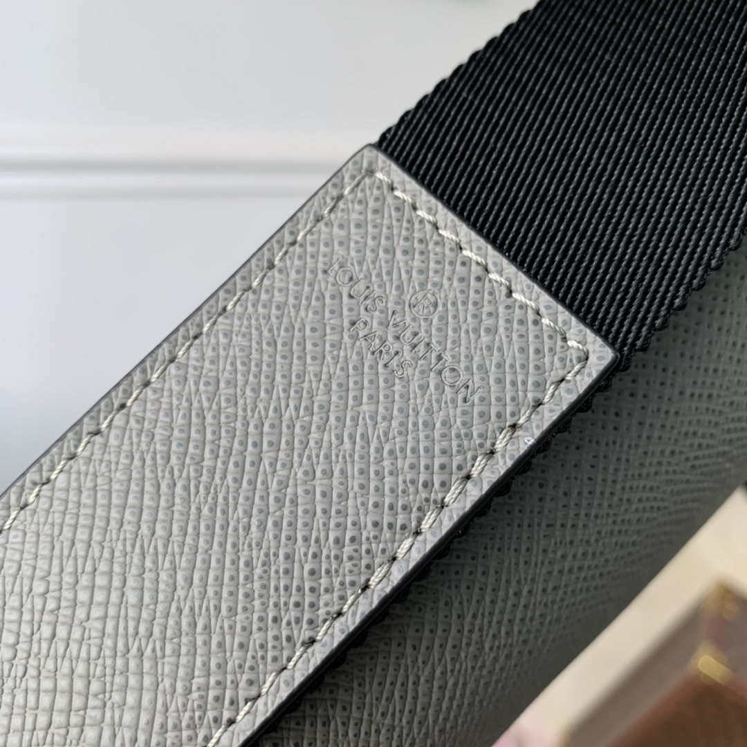 Louis Vuitton M30851 District PM Taiga infini Gray - Default Title - View 5