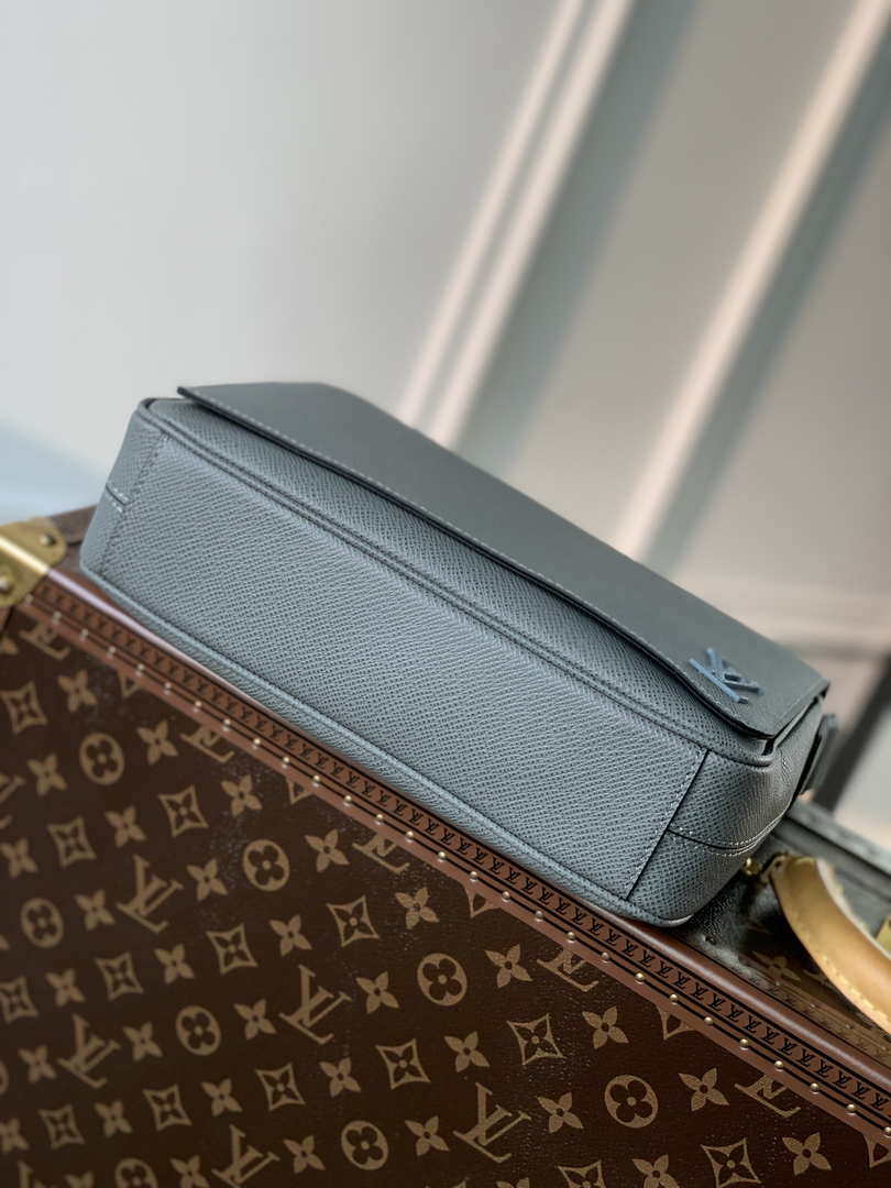 Louis Vuitton M30851 District PM Taiga infini Gray - Default Title - View 9