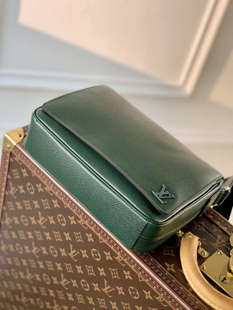 Louis Vuitton M30861 District PM Taiga infini Dark Green bag - Default Title - View 3