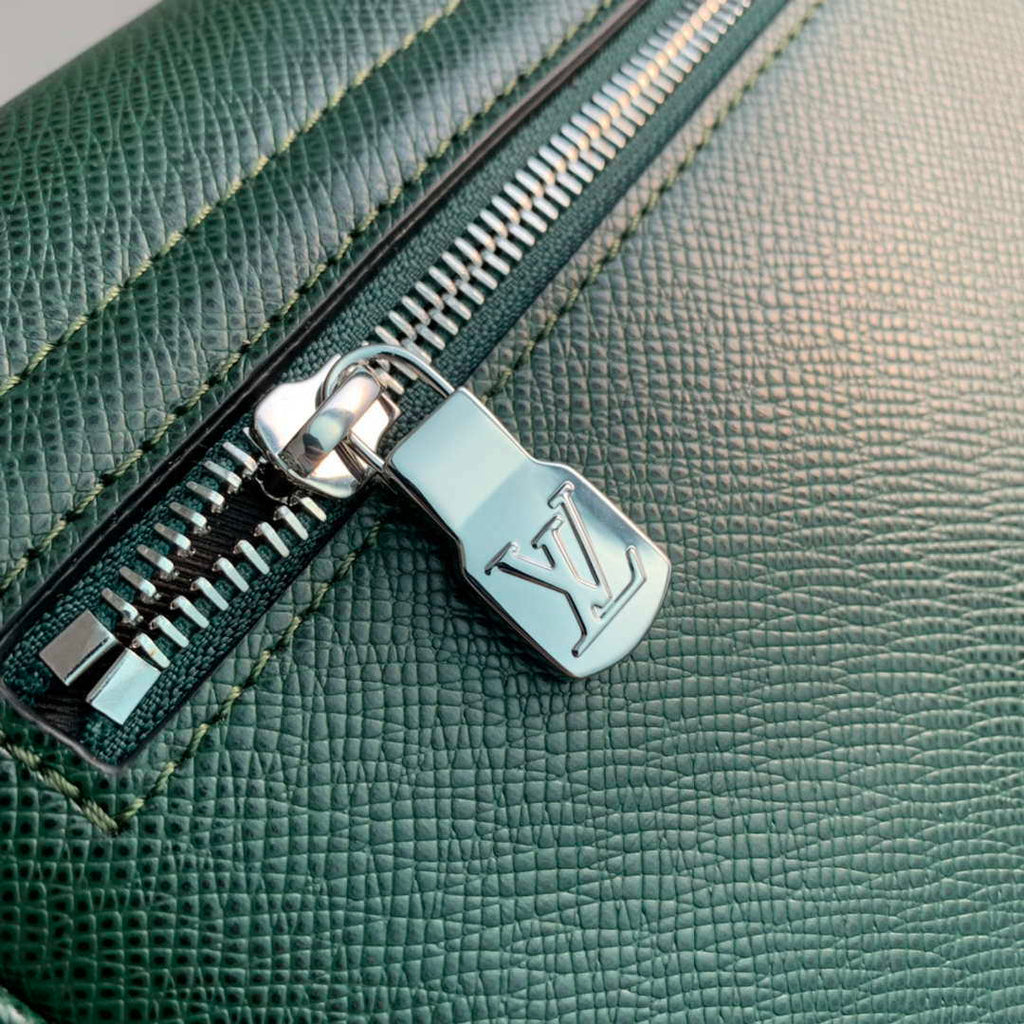 Louis Vuitton M30861 District PM Taiga infini Dark Green bag