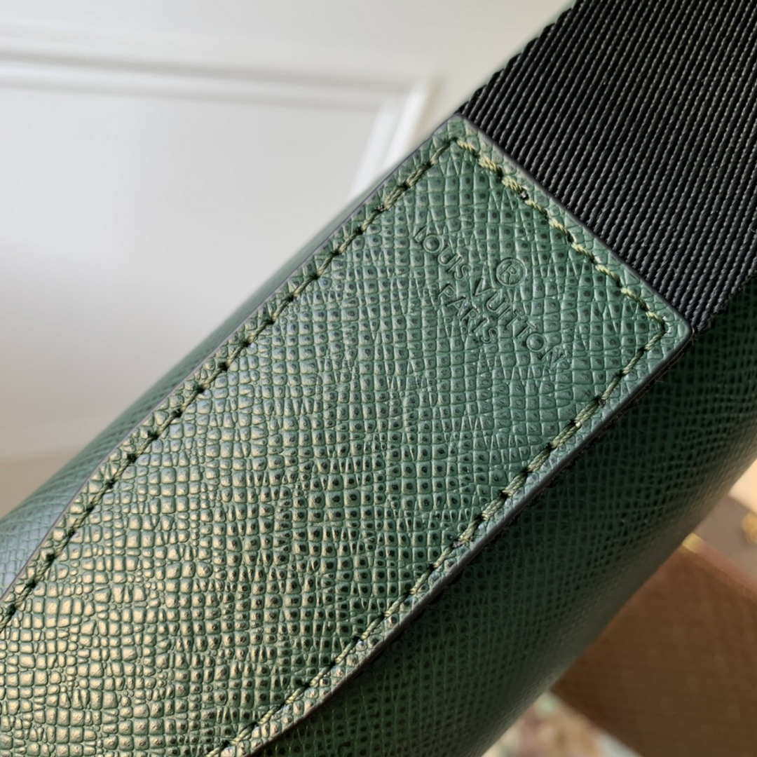 Louis Vuitton M30861 District PM Taiga infini Dark Green bag - Default Title - View 6