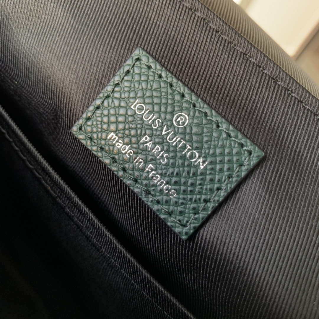 Louis Vuitton M30861 District PM Taiga infini Dark Green bag - Default Title - View 9