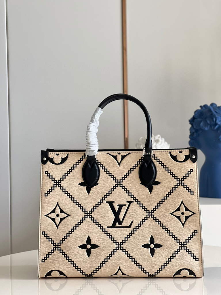 Louis Vuitton M46016 LV M46015 Onthego MM Monogram Crame - Default Title - View 3