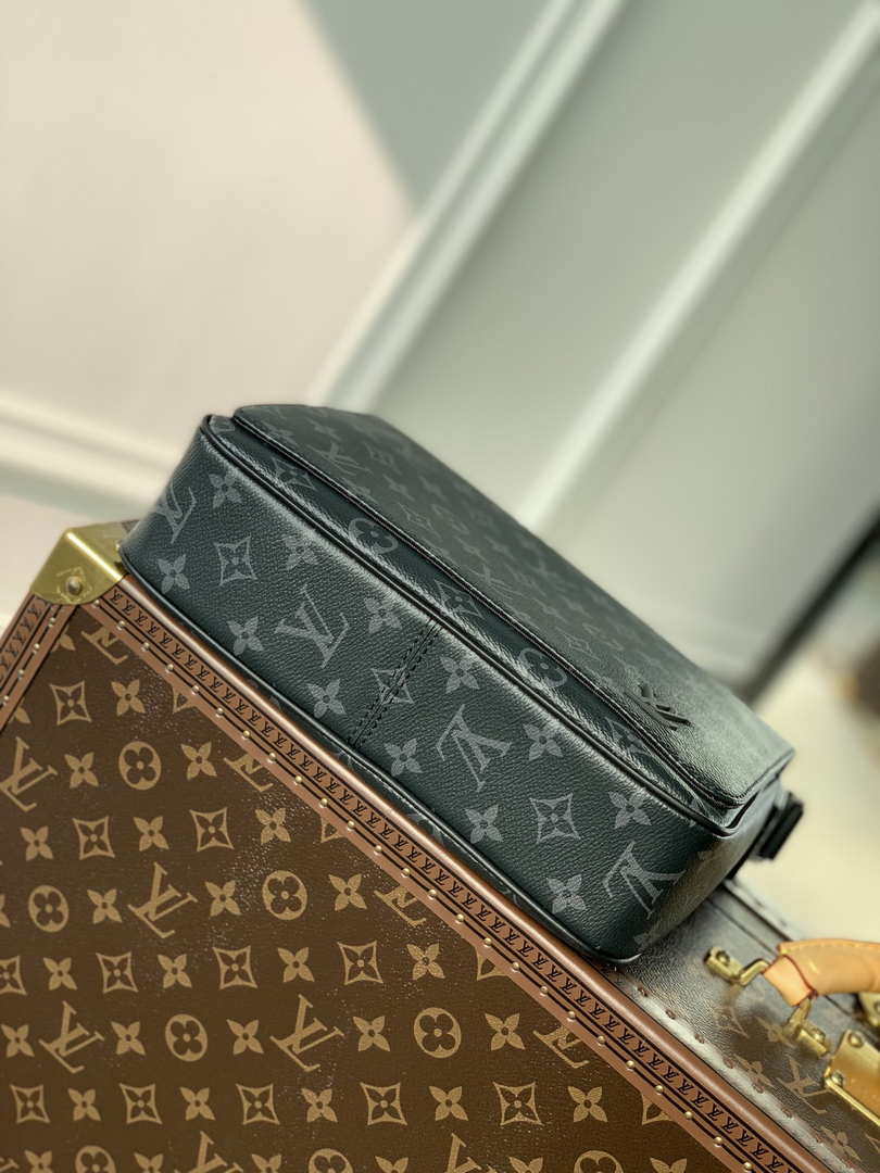 Louis Vuitton M46255 District PM Monogram Eclipse Bag - Default Title - View 4