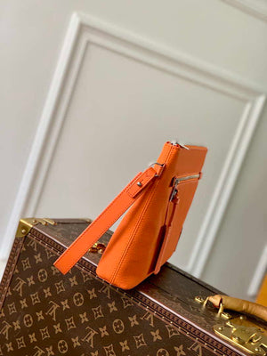 Louis Vuitton M69837 LV Aerogram Pochette iPad Orange - Default Title - View 3