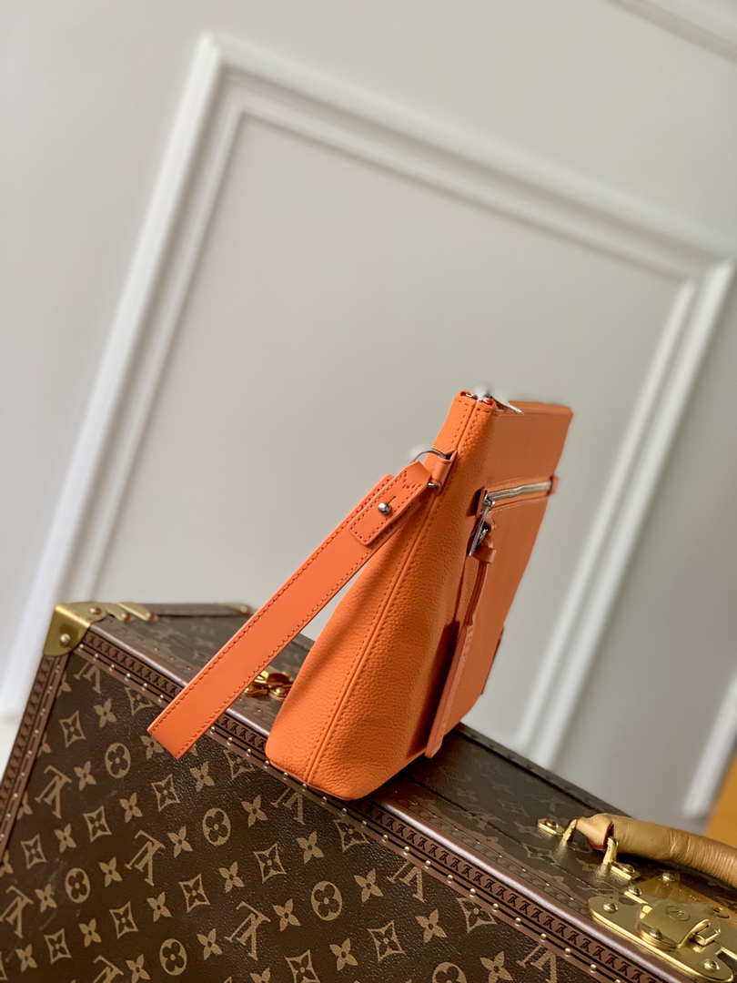 Louis Vuitton M69837 LV Aerogram Pochette iPad Orange - Default Title - View 3