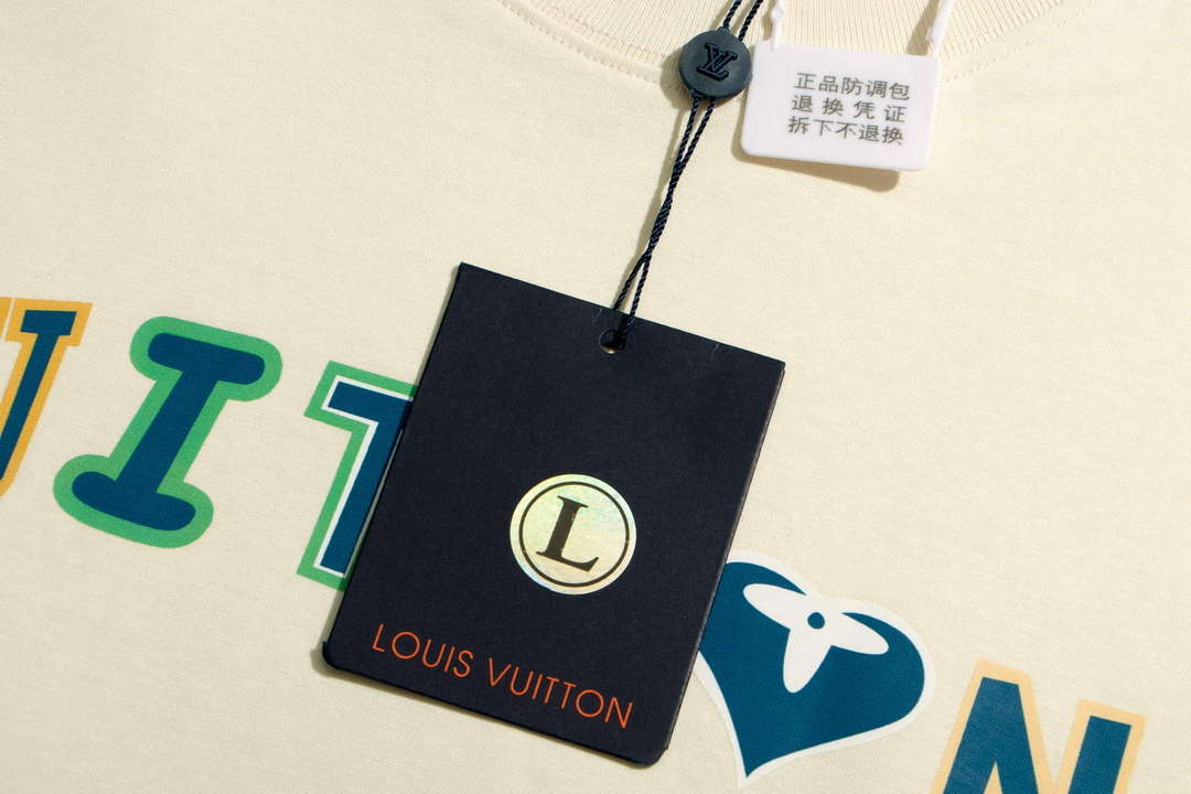 Louis Vuitton Men's Women's Short Sleeve T-shirt L36822
