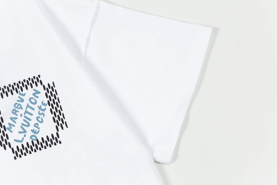 Louis Vuitton Men's Women's Short Sleeve T-shirt L36842