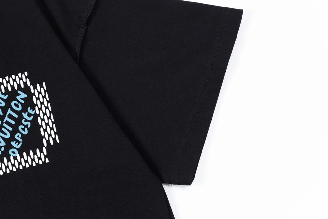 Louis Vuitton Men's Women's Short Sleeve T-shirt L36843