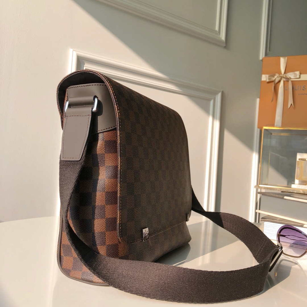 Louis Vuitton N41032 District MM Damier Eb¨¨ne Bag