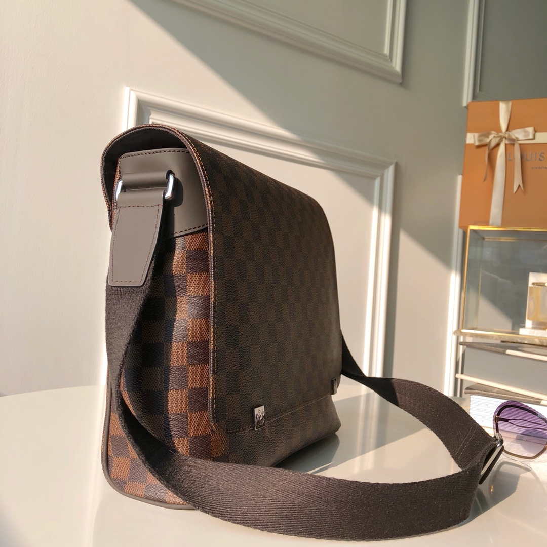 Louis Vuitton N41032 District MM Damier Eb¨¨ne Bag