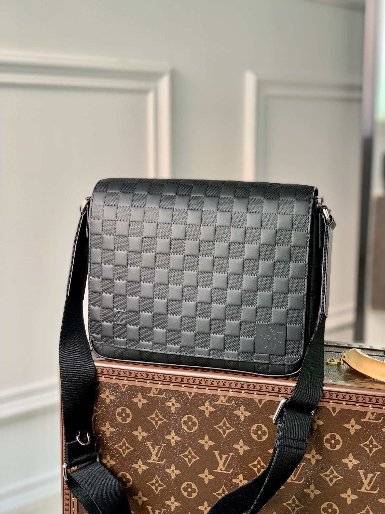 Louis Vuitton N42711 District PM Damier Black - Default Title - View 1