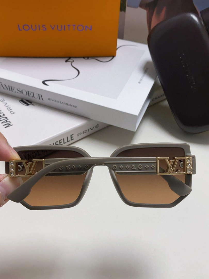 Louis Vuitton New Fashion Sunglasses L22271 - Default Title - View 5