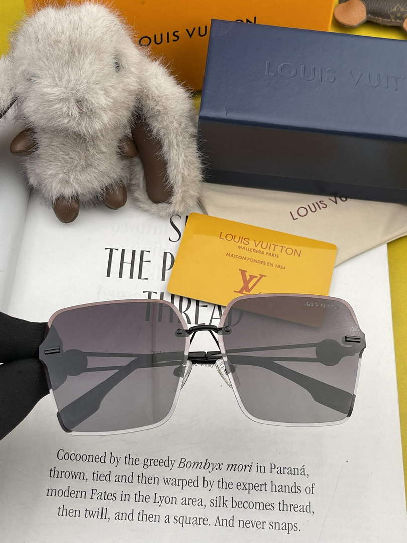 Louis Vuitton New Fashion Sunglasses L22276 - Default Title - View 1