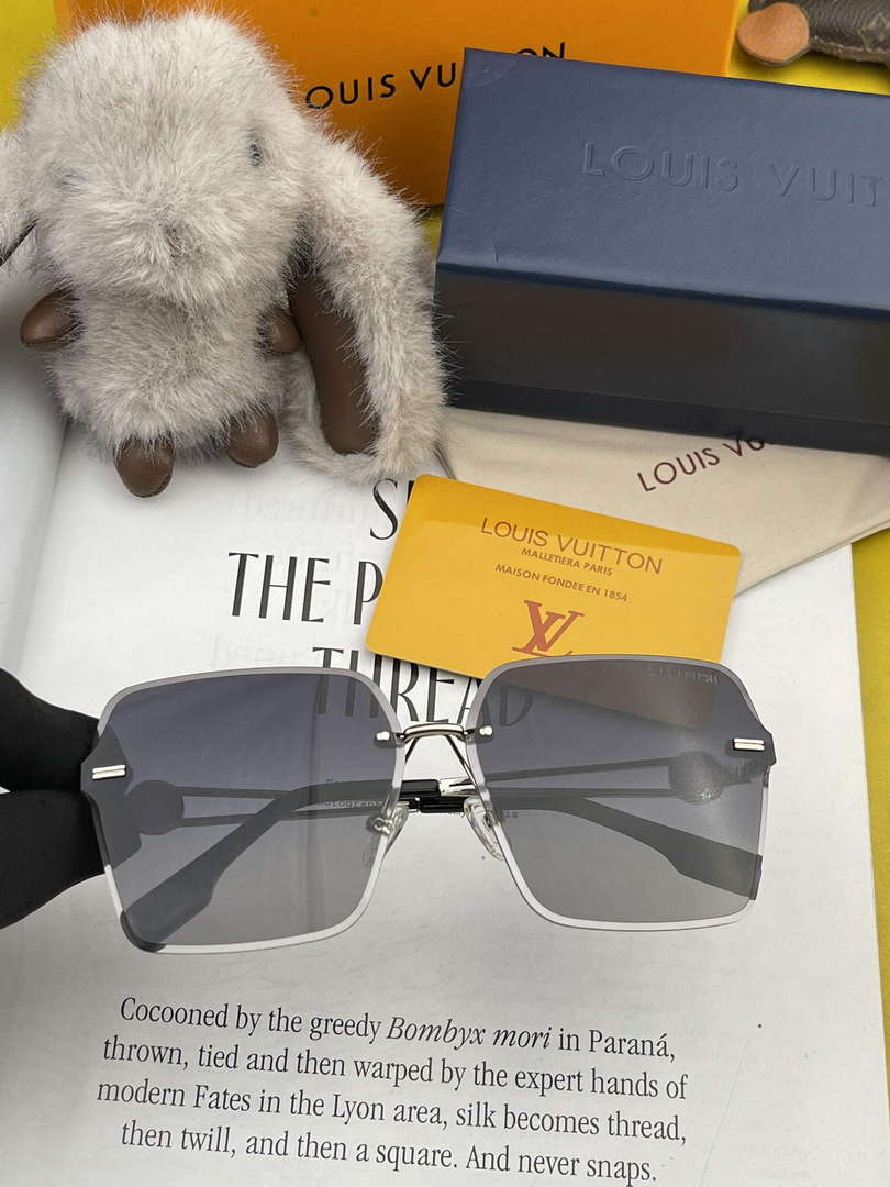 Louis Vuitton New Fashion Sunglasses L22277 - Default Title - View 1