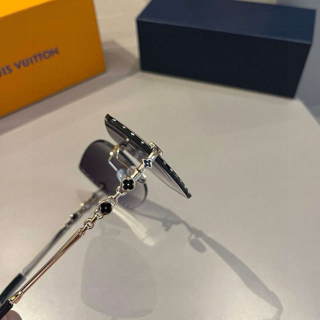 Louis Vuitton New Fashion Sunglasses L22292 - Default Title - View 2