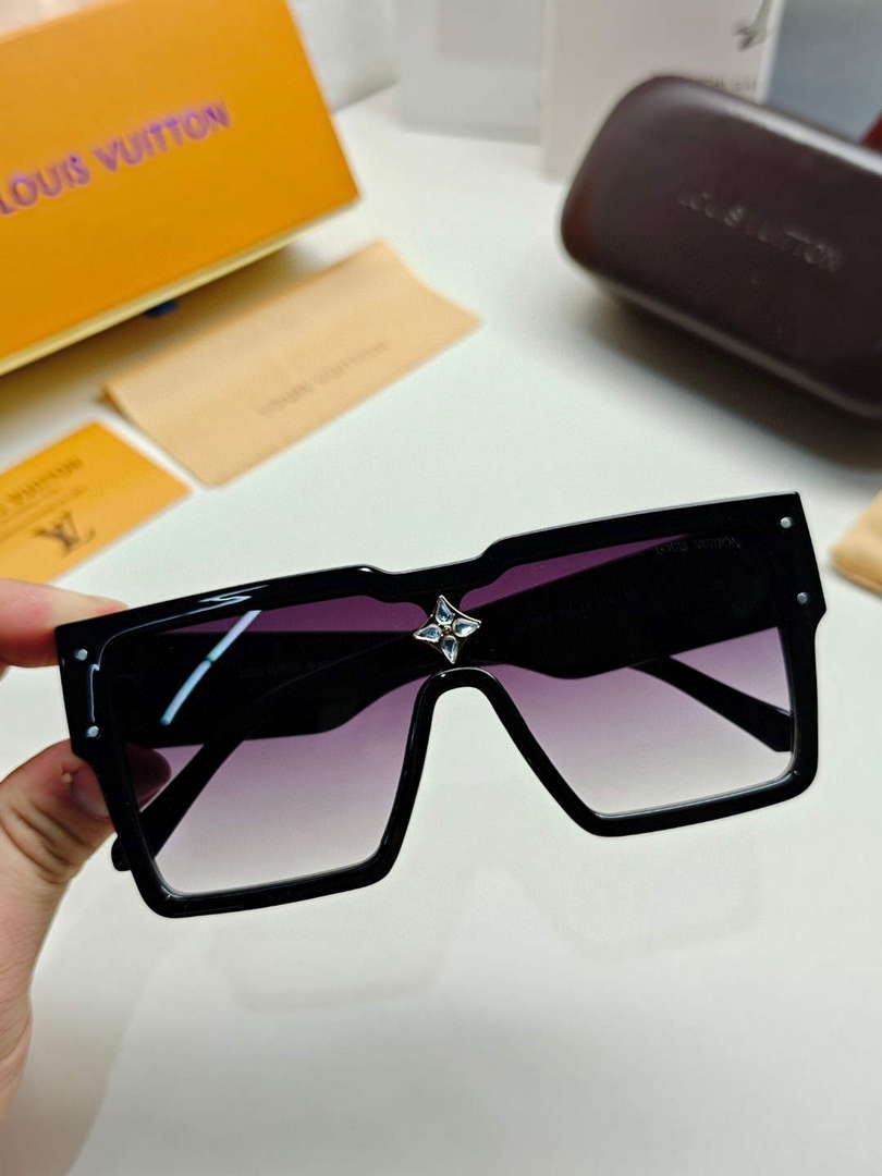 Louis Vuitton New Fashion Sunglasses L22300