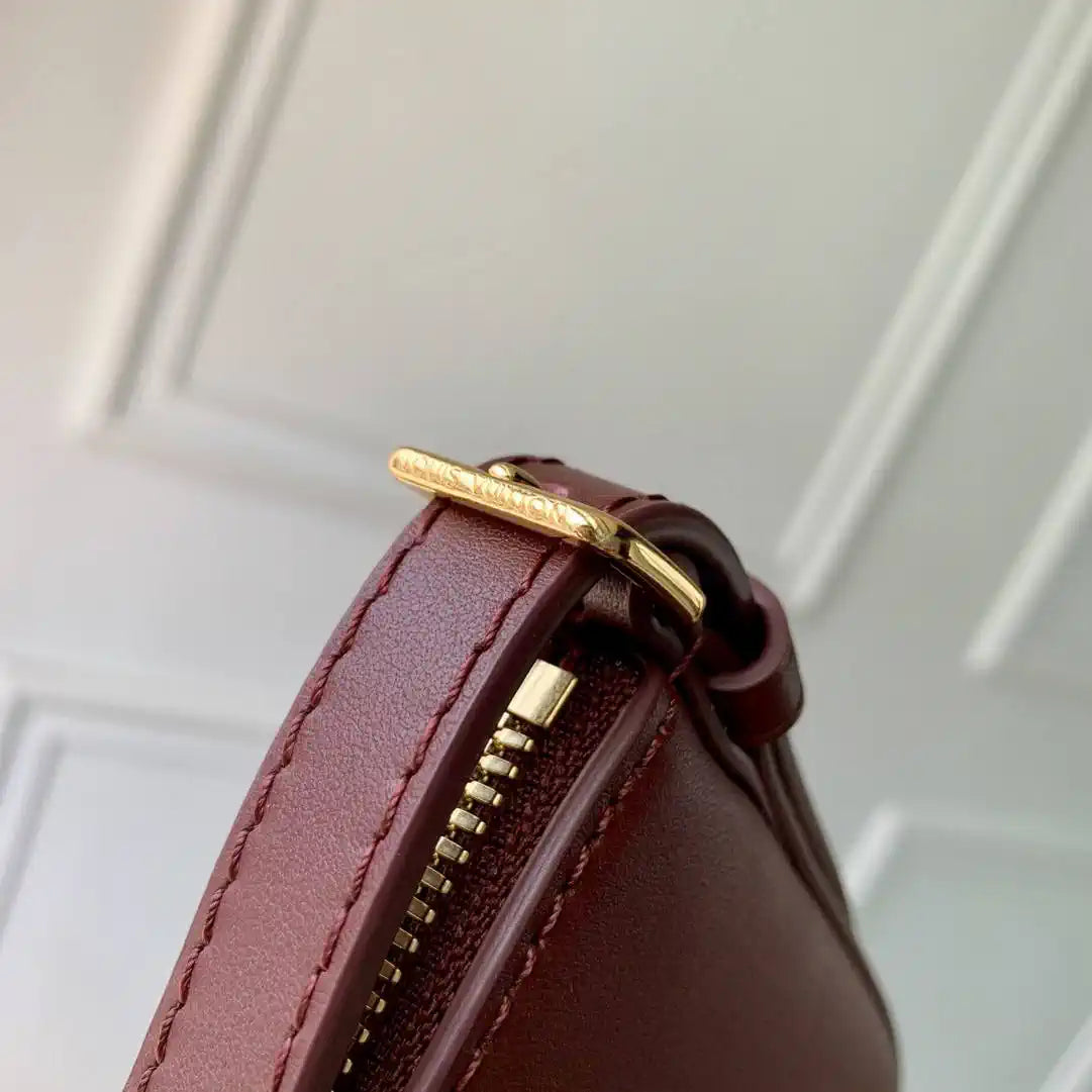 Louis Vuitton Pochette LV Bloom Bag LV M25525 Wine Red