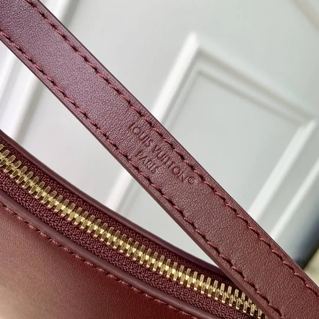 Louis Vuitton Pochette LV Bloom Bag LV M25525 Wine Red