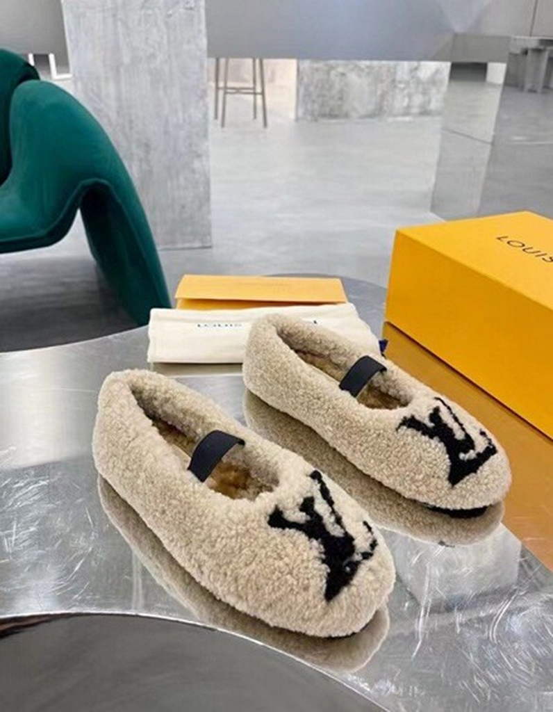 Louis Vuitton Sandals LV Slippers Shoes Women L99101 - 35 - View 1