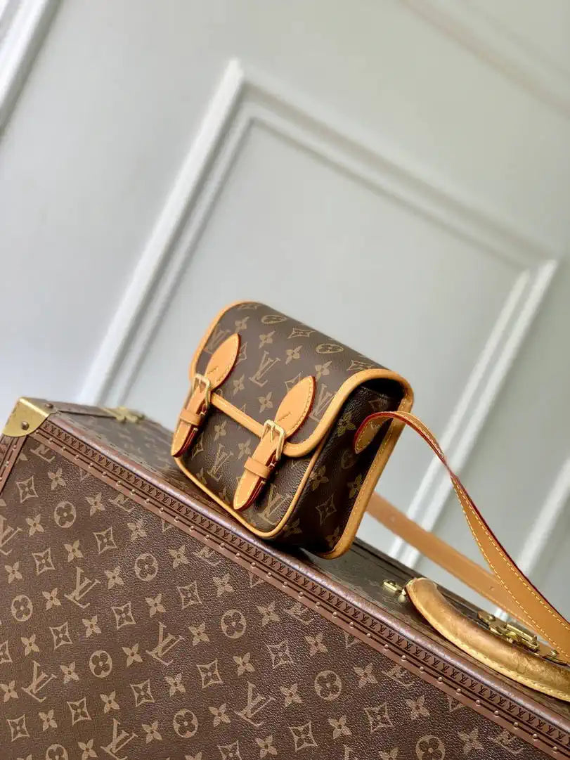 Louis Vuitton Satchel Wearable Wallet LV M26805  Monogram