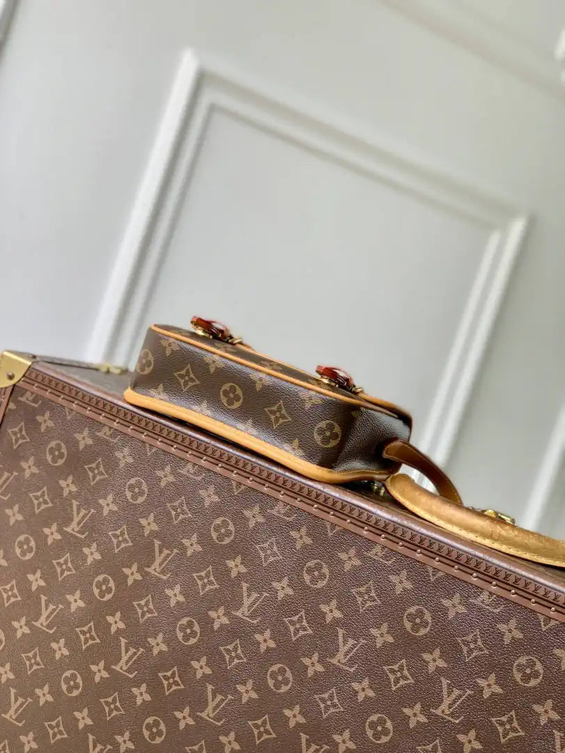 Louis Vuitton Satchel Wearable Wallet LV M26805  Monogram