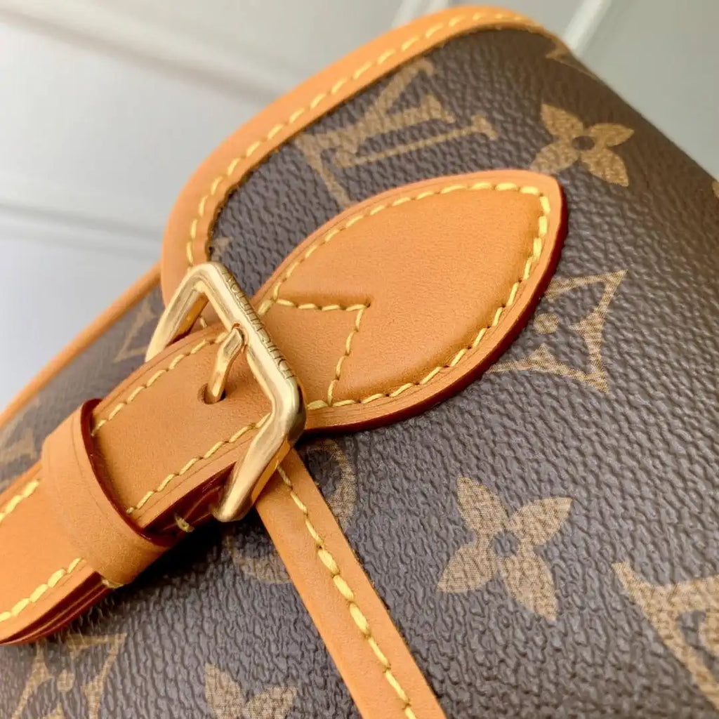 Louis Vuitton Satchel Wearable Wallet LV M26805  Monogram