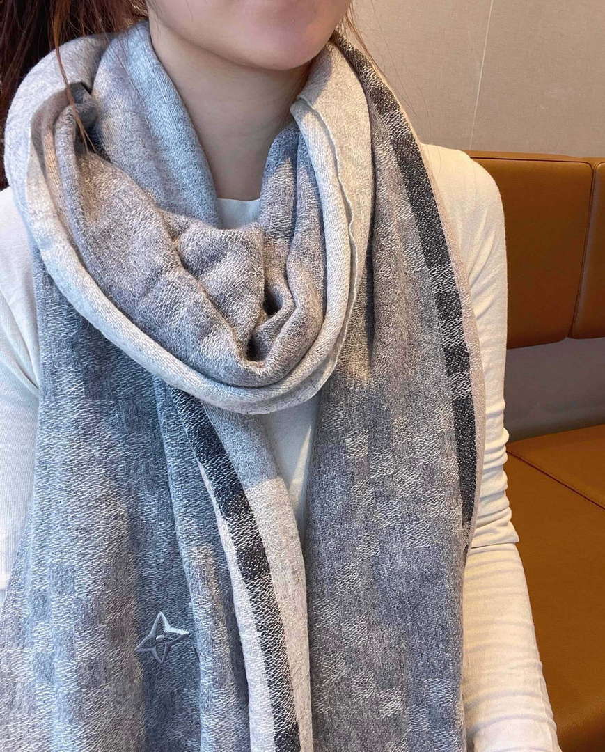 Louis Vuitton Scarves Designer Classic Scarf L38912