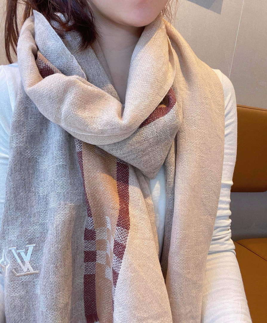 Louis Vuitton Scarves Designer Classic Scarf L38913