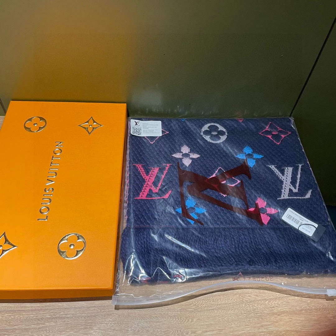 Louis Vuitton Scarves Designer Classic Scarf L38915