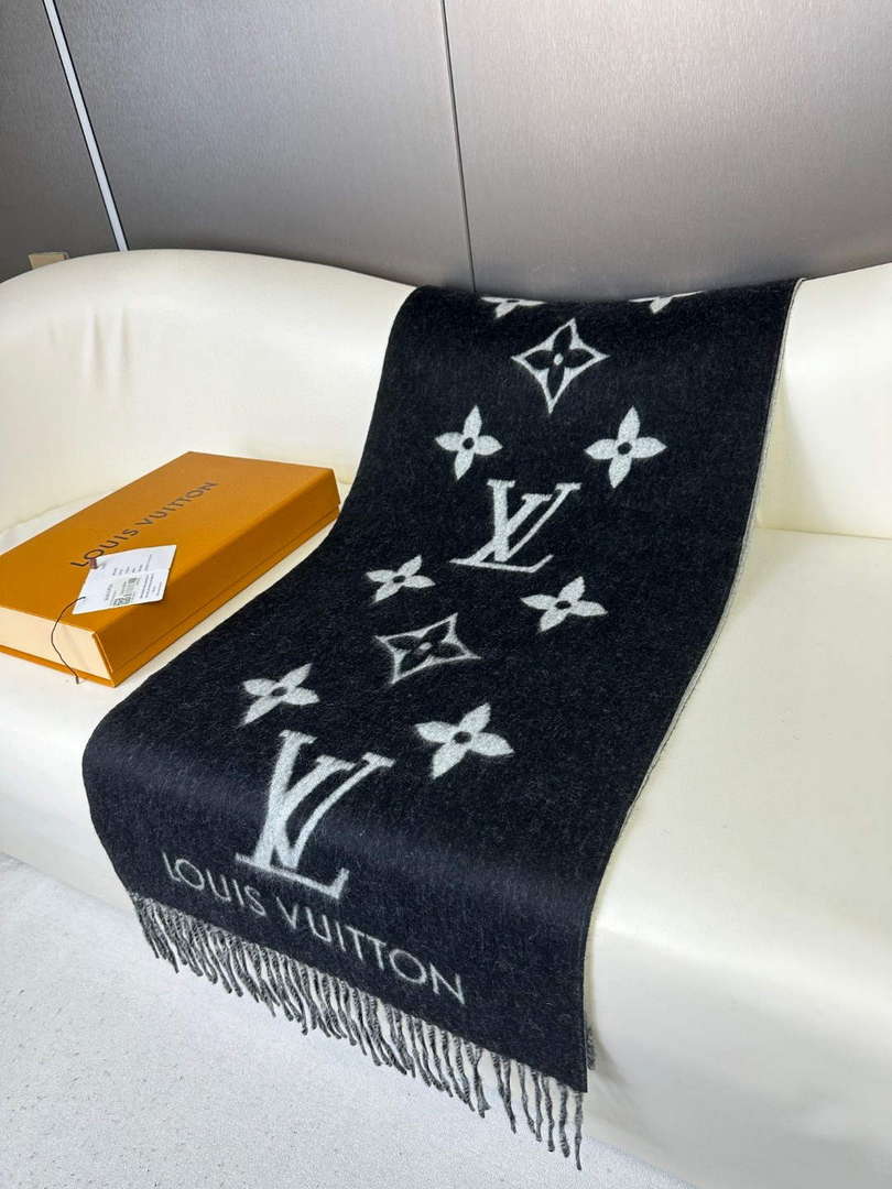 Louis Vuitton Scarves Fashion Scarf L38923