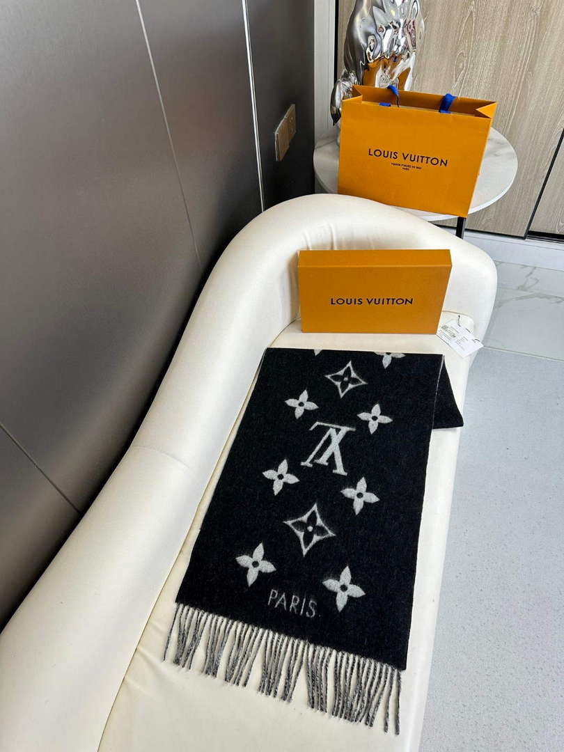 Louis Vuitton Scarves Fashion Scarf L38923