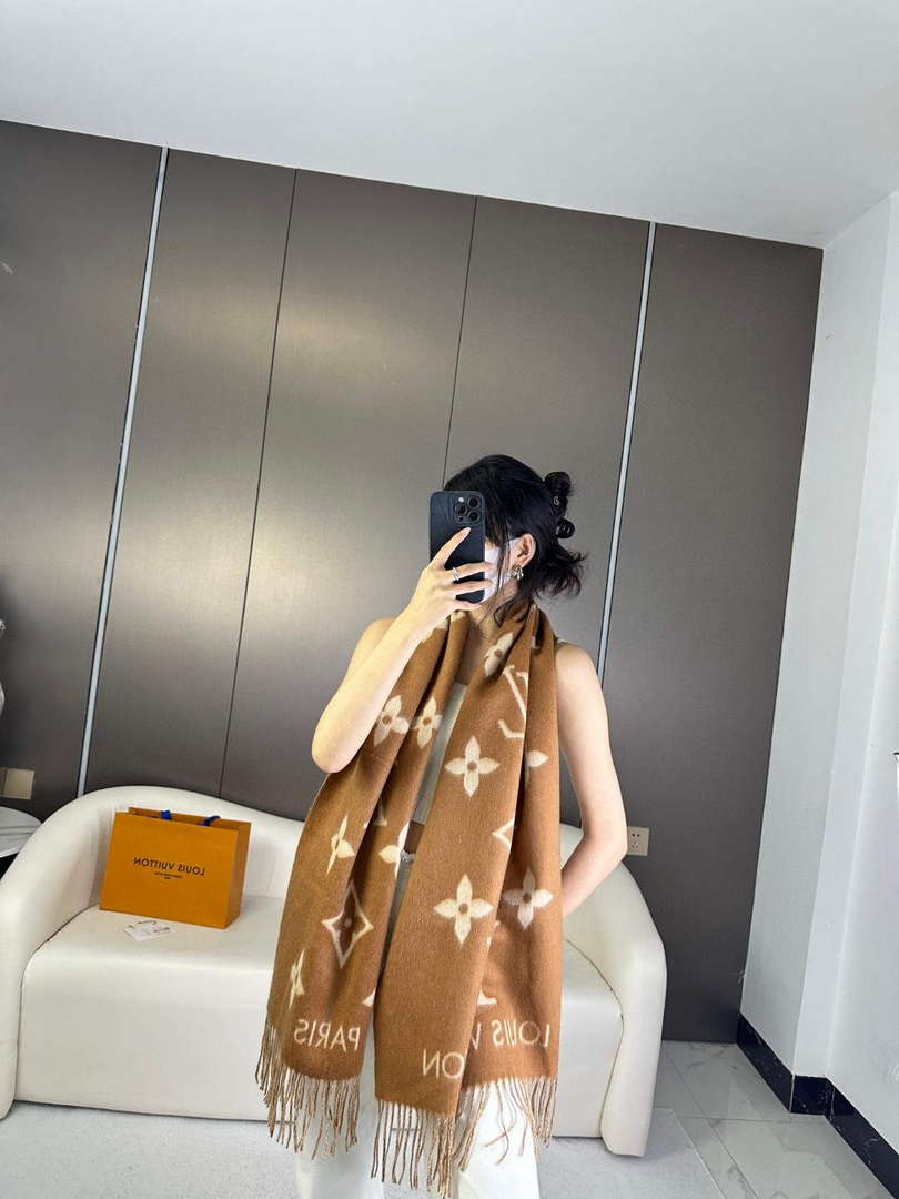 Louis Vuitton Scarves Fashion Scarf L38925 - Default Title - View 1
