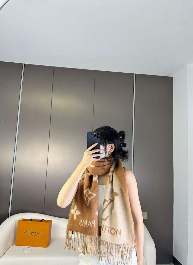 Louis Vuitton Scarves Fashion Scarf L38925