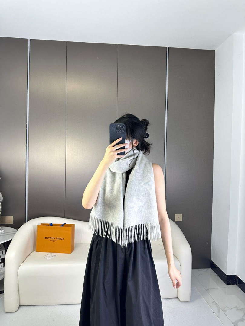 Louis Vuitton Scarves Fashion Scarf L38930