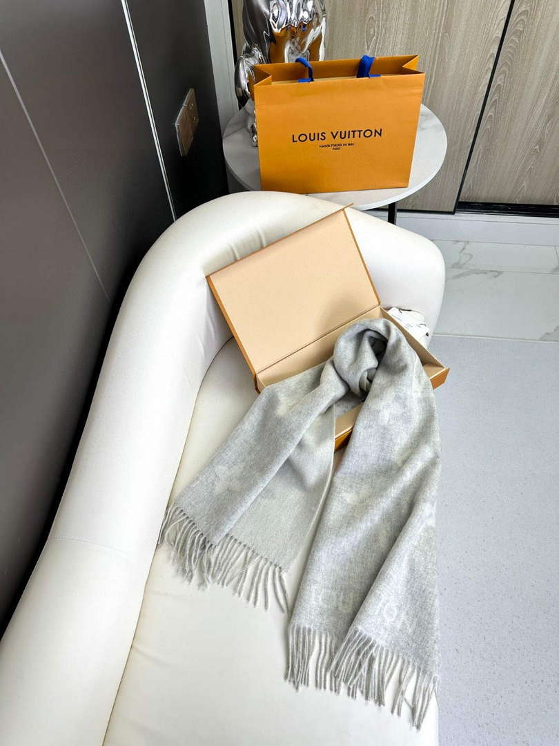 Louis Vuitton Scarves Fashion Scarf L38930