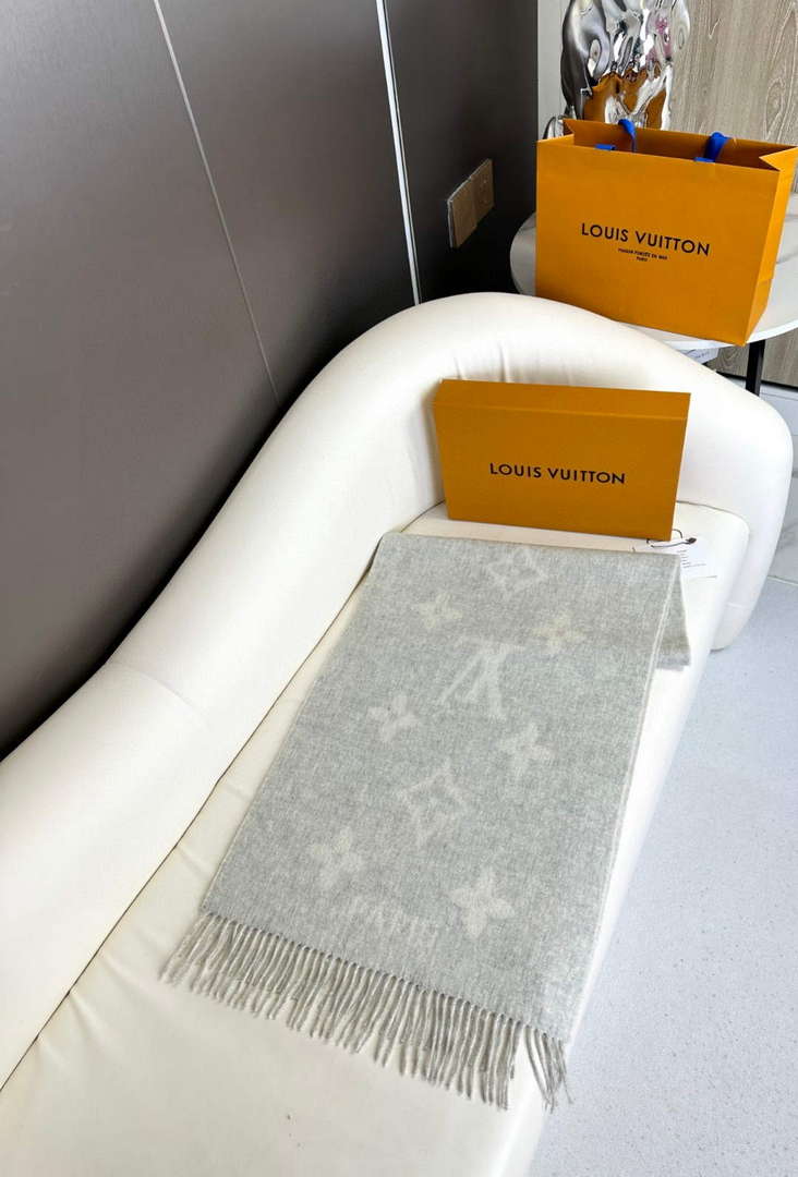 Louis Vuitton Scarves Fashion Scarf L38930