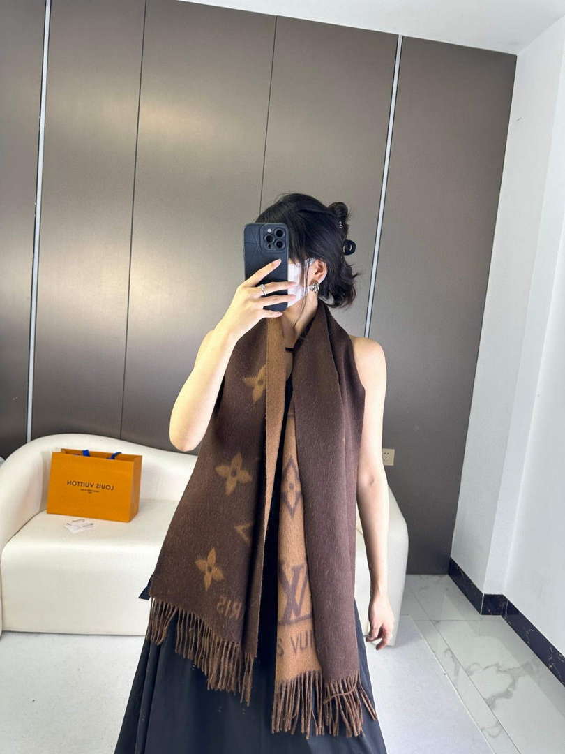 Louis Vuitton Scarves Fashion Scarf L38932 - Default Title - View 1