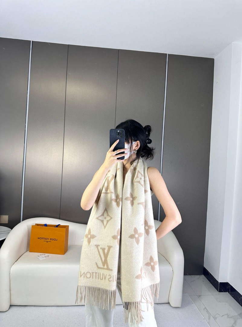 Louis Vuitton Scarves Fashion Scarf L38933
