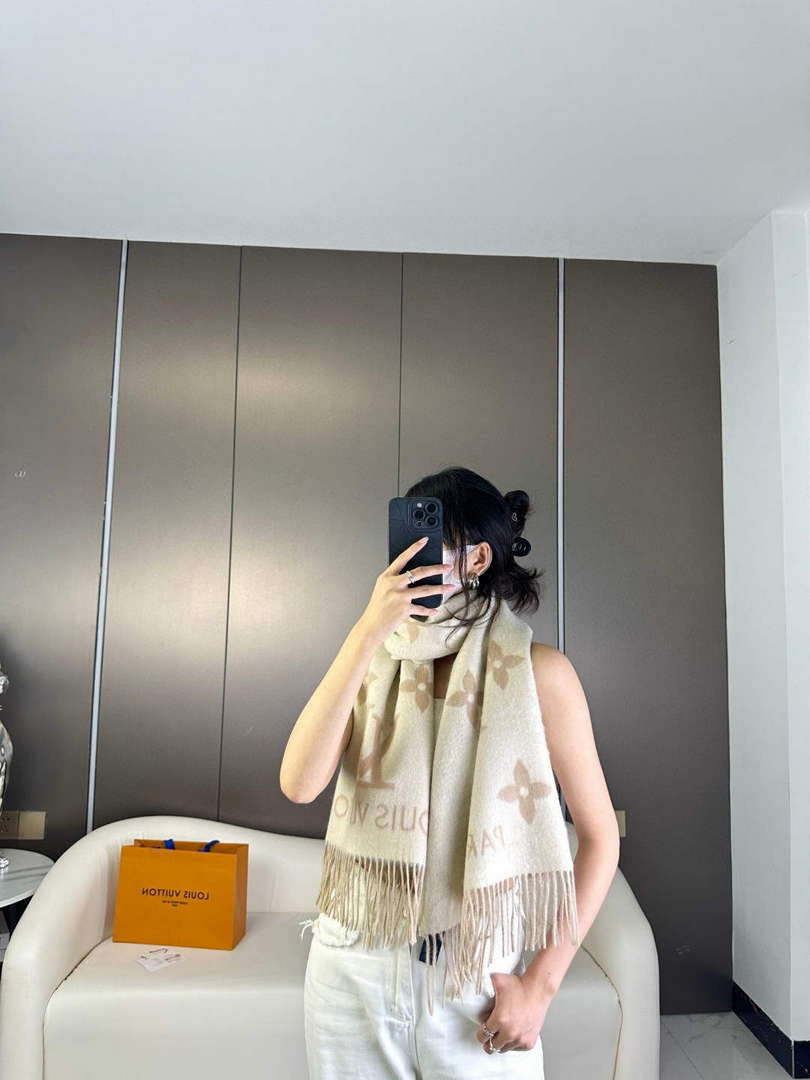 Louis Vuitton Scarves Fashion Scarf L38933 - Default Title - View 1