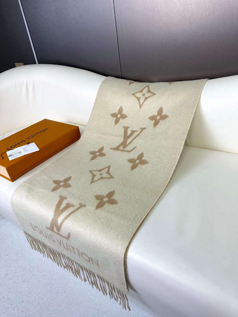 Louis Vuitton Scarves Fashion Scarf L38933