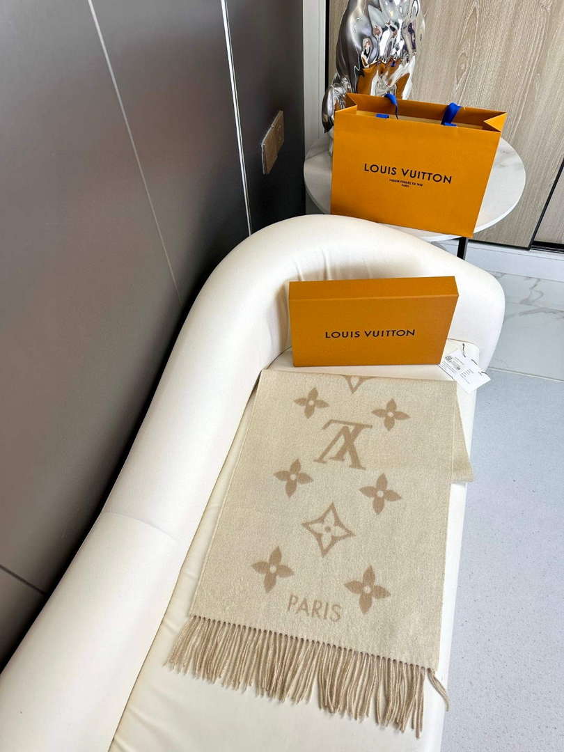 Louis Vuitton Scarves Fashion Scarf L38933