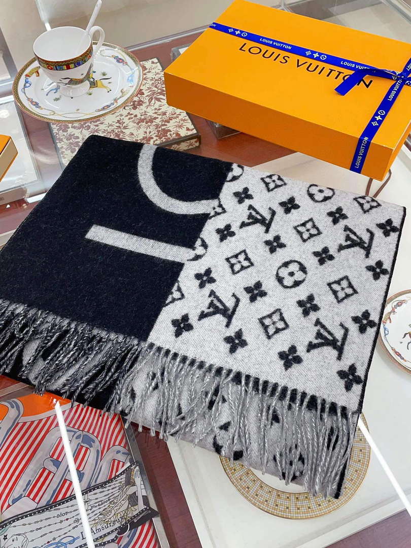 Louis Vuitton Scarves Fashion Shawl L38934