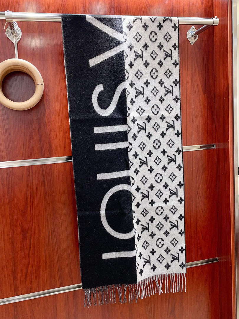 Louis Vuitton Scarves Fashion Shawl L38934