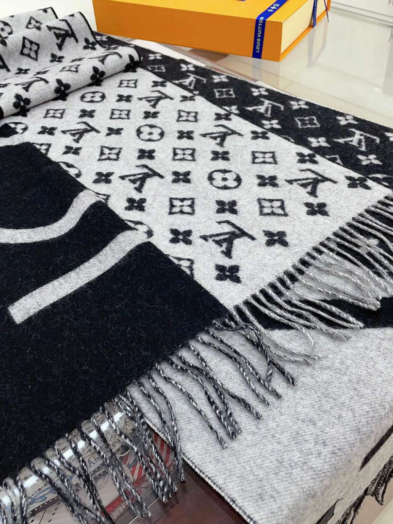 Louis Vuitton Scarves Fashion Shawl L38934